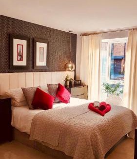 Bordesley Appartement | Luxury Business Apartment with Patio by Ah! Living - Birmingham City Centre