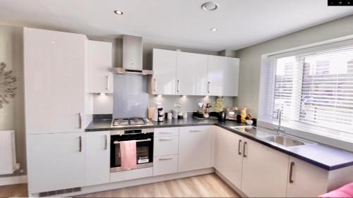 Bordesley Appartement | Luxury Business Apartment with Patio by Ah! Living - Birmingham City Centre
