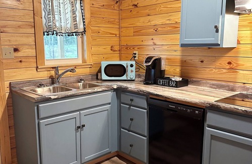 Wing Cabine | Luxury Cabin At Blackwater Getaway, Short Walk Downhill To The River!