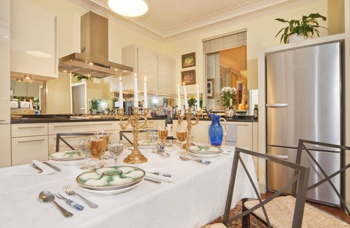 8th Arrondissement Appartement | Luxe, Calme et Elégance au coeur des Champs-Elysées avec le Champagne offert!!!