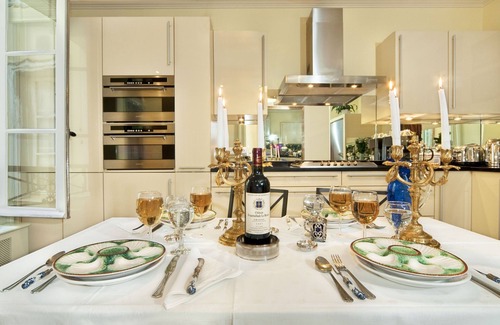 8th Arrondissement Appartement | Luxe, Calme et Elégance au coeur des Champs-Elysées avec le Champagne offert!!!