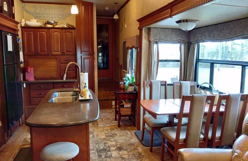 Micanopy Maison | Luxury camping on horse farm in Reddick