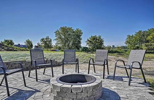 Morristown Maison | NEW! Luxury Home w/ Fire Pit: Boat, Fish & Explore