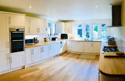 Bourton Maison | Luxury, Central, Bourton-on-the-Water sleeps 6-11*