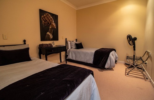 Taupo Appartement | Luxury Central Apartment -A short walk to shops, restaurants, cafes & lake Taupo