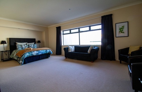 Taupo Appartement | Luxury Central Apartment -A short walk to shops, restaurants, cafes & lake Taupo