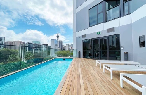 Newton Appartement | Luxury Central Parkside Living vs Aircon Pool Gym
