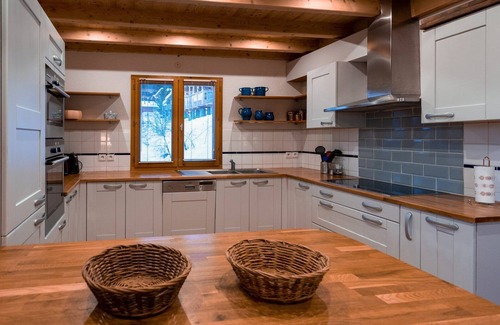 Vallandry Maison | Luxury chalet (14p) 6 bedrooms, 3 bathrooms & sauna. In the centre of Vallandry, with a beautiful view
