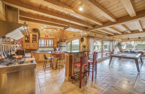 Araches-la-Frasse Chalet De Ski | Chalet d’exception, 365 m², authentique, tout confort, jacuzzi, billard, 12 pers