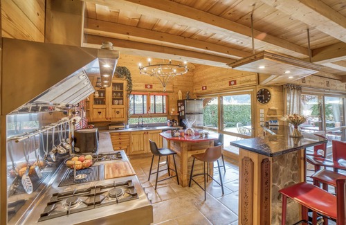 Araches-la-Frasse Chalet De Ski | Chalet d’exception, 365 m², authentique, tout confort, jacuzzi, billard, 12 pers