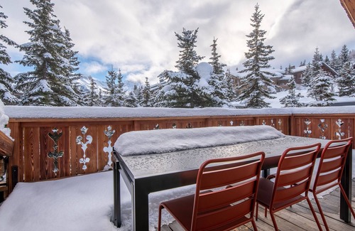 Courchevel Chalet De Ski | Luxury Chalet in Courchevel with Pool, Hammam and Sauna