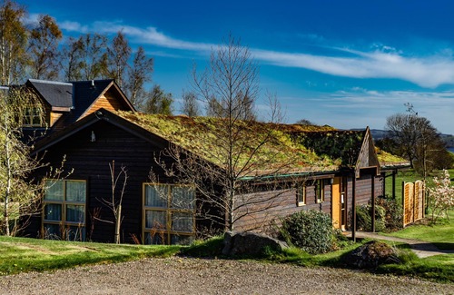 Balmaha Chalet De Ski | Luxury chalet with hot tub and loch views
