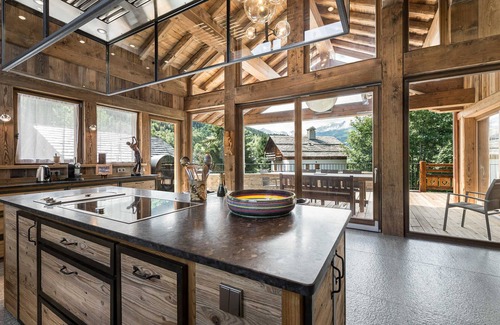 Meribel Village Chalet De Ski | Chalet de Luxe à Méribel : Piscine, Hammam et Proximité Télésiège
