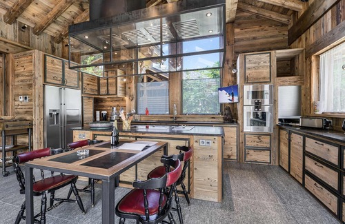 Meribel Village Chalet De Ski | Chalet de Luxe à Méribel : Piscine, Hammam et Proximité Télésiège