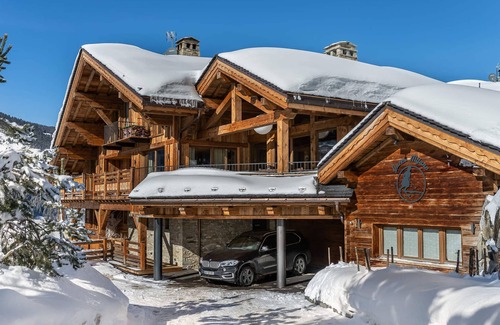 Meribel Village Chalet De Ski | Chalet de Luxe à Méribel : Piscine, Hammam et Proximité Télésiège