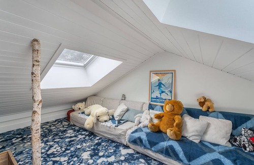 Meribel Village Chalet De Ski | Chalet 5⭐ à Méribel avec Spa, Salle de Sport, Proche des Pistes et Commerces