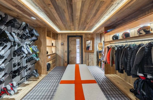 Meribel Village Chalet De Ski | Chalet 5⭐ à Méribel avec Spa, Salle de Sport, Proche des Pistes et Commerces