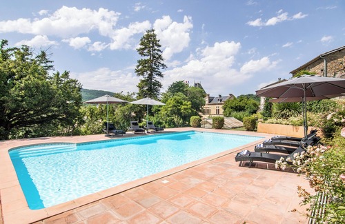 Chalabre Maison | Château de luxe, piscine, jardins privés, village historique du sud de la France