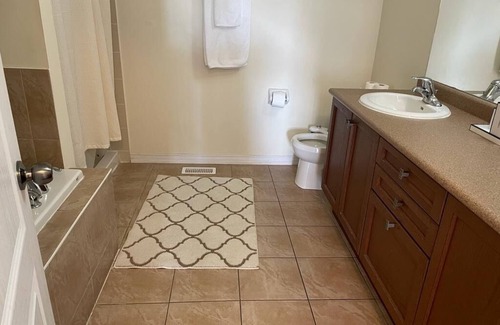 Brantford Appartement | Luxury Chic 1BED Detached house in Central Brantford