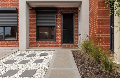Flemington Maison | Luxury Chic City Fringe Townhouse In Cul De Sac