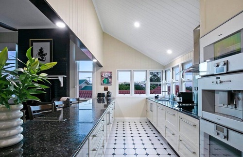 Wellers Hill Maison | Luxury City Escape - City Views+Pool+Spa+Tennis