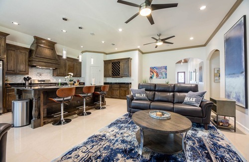 South Dallas - Fair Park Maison | LUXURY CLEAN in Fair Park nr Deep Ellum/Conv Ctr /Bishop Arts/Uptown/Dos Equis