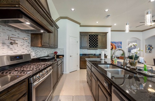 South Dallas - Fair Park Maison | LUXURY CLEAN in Fair Park nr Deep Ellum/Conv Ctr /Bishop Arts/Uptown/Dos Equis