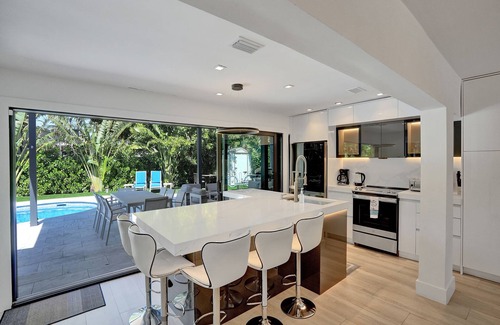 Boca Raton Maison | Luxury close to beach/heated pool and hot tub/pool table