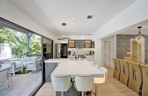 Boca Raton Maison | Luxury close to beach/heated pool and hot tub/pool table