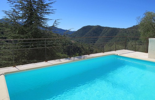 L'Escarene Maison | Le luxe à deux pas de la côte d'azur : Maison en pleine nature avec piscine
