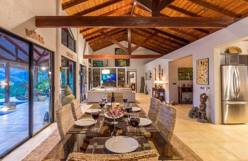 Dominical Maison | Tarifs réduits d'introduction Luxe et maison confortable avec vue exceptionnelle sur la vallée