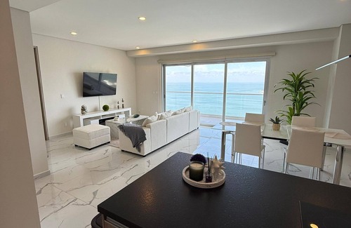 Zona Dorada Copropriété | Luxury condo in Mazatlán with private beach