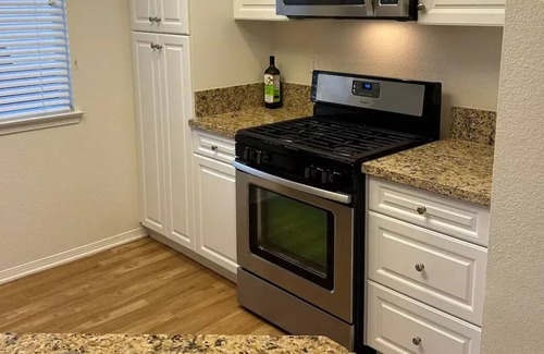 Newport Beach Appartement | Luxury Condo - minutes to Beach and 5 star restaurants/shopping- Newport Beach