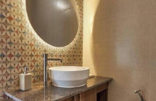 Thousand Lights Appartement | Luxury Condo near Apollo 2BHK