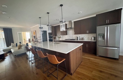 Chantilly Copropriété | Luxury Condo near Dulles Tech Corridor
