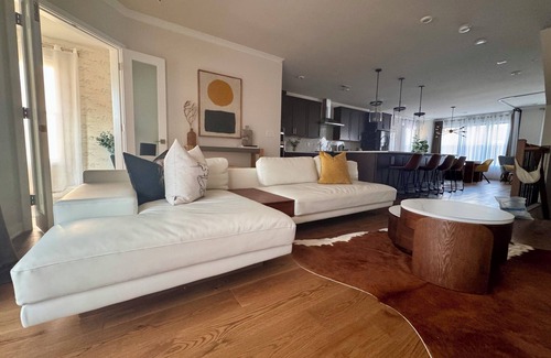 Chantilly Copropriété | Luxury Condo near Dulles Tech Corridor
