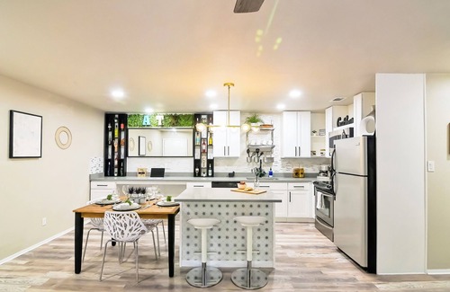 North Shoal Creek Appartement | Luxury Condo Nestled in the Trees.