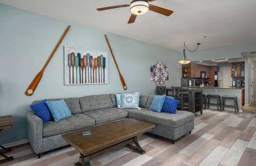 Highland Lake Estates Copropriété | Luxury Condo on Lake Travis with Scenic Views, 3 Pools, Hot Tub, Gym, Tennis, Sauna, Pickleball