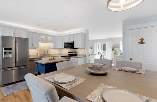 Old Orchard Beach Copropriété | Luxury Condo with a Pool in wonderful Old Orchard Beach!