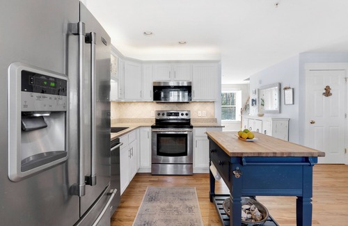 Old Orchard Beach Copropriété | Luxury Condo with a Pool in wonderful Old Orchard Beach!
