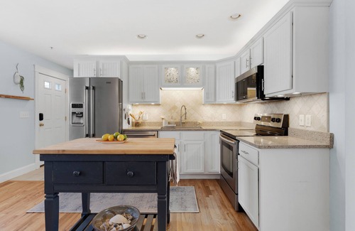 Old Orchard Beach Copropriété | Luxury Condo with a Pool in wonderful Old Orchard Beach!