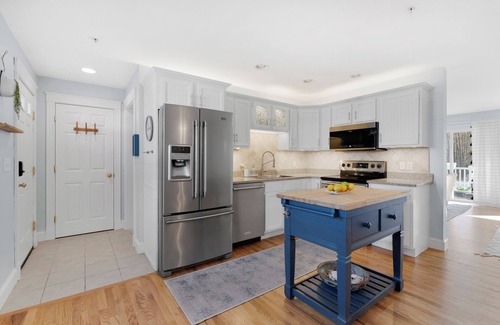 Old Orchard Beach Copropriété | Luxury Condo with a Pool in wonderful Old Orchard Beach!