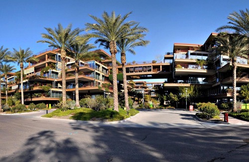 Fashion Square Copropriété | Luxury Condo with amenities across from Fashion Square Mall!