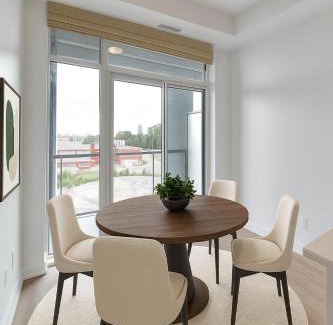 Kitchener Appartement | Luxury Condo with Hottub, outdoor firepit & Bowlin