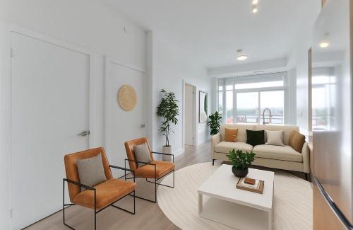 Kitchener Appartement | Luxury Condo with Hottub, outdoor firepit & Bowlin