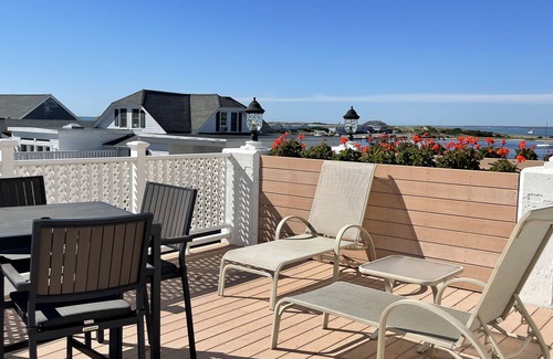 Watch Hill Copropriété | Luxury Condo with Spectacular Water views in Beautiful Watch Hill