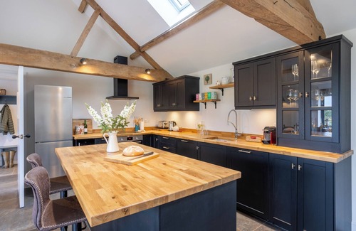 Faringdon Maison | Luxury converted Barn, rural seclusion at foot of The Ridgeway, dog friendly
