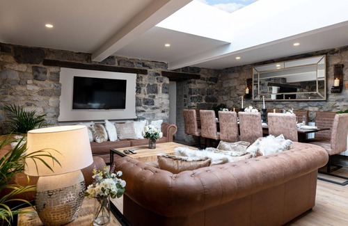 Galway City Centre Maison | Cottage de Luxe - Centre Ville - Grand Jardin avec Jacuzzi - 7 Chambres à Coucher - 4 Salles de Bains
