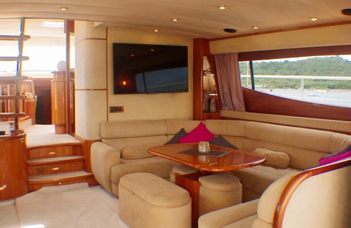 Cole Bay Location De Bateaux | COUACH LUXE 70 YACHT