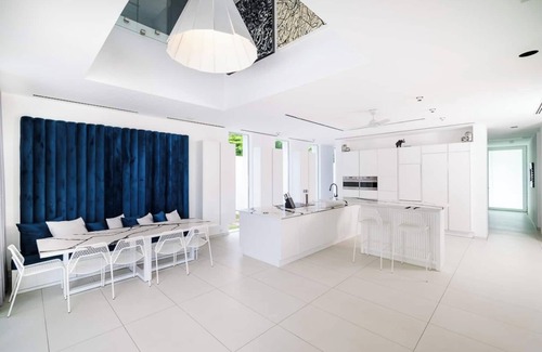 Coco Maison | Luxury 6 bedroom home with private pool BEACH FRONT